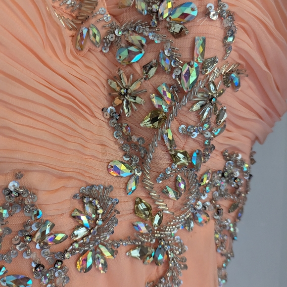 Formal dress - Picture 2 of 4